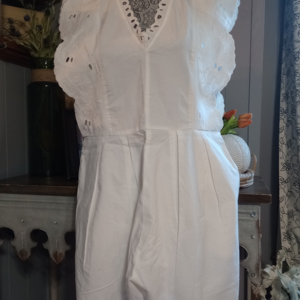 Zara Size Small Eyelet jumper